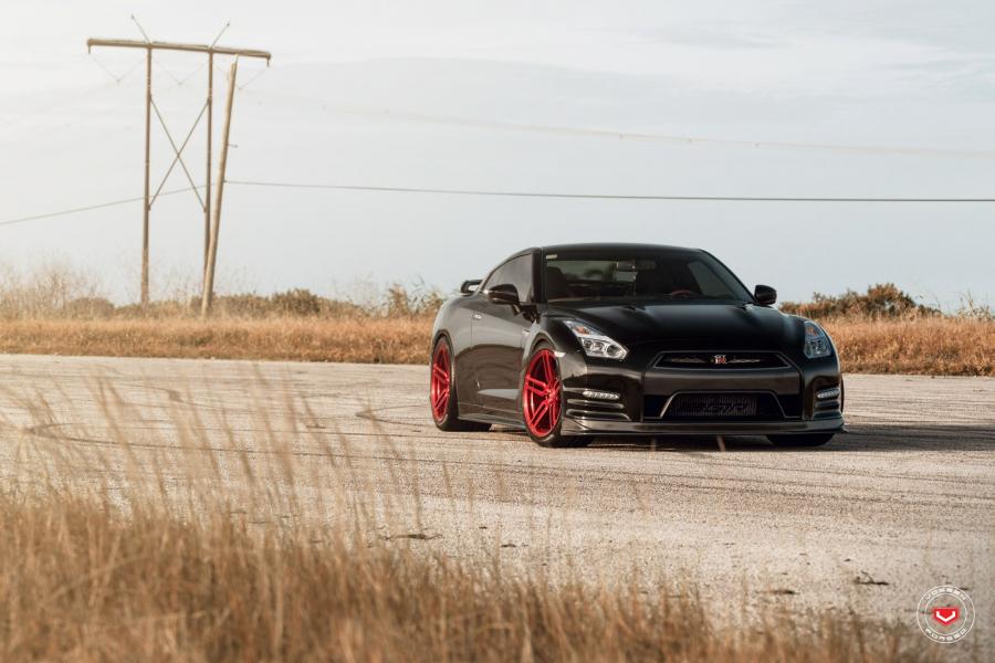  Nissan GT-R on Vossen Wheels (HC-1) 2017 года  (фото 5 из 13)